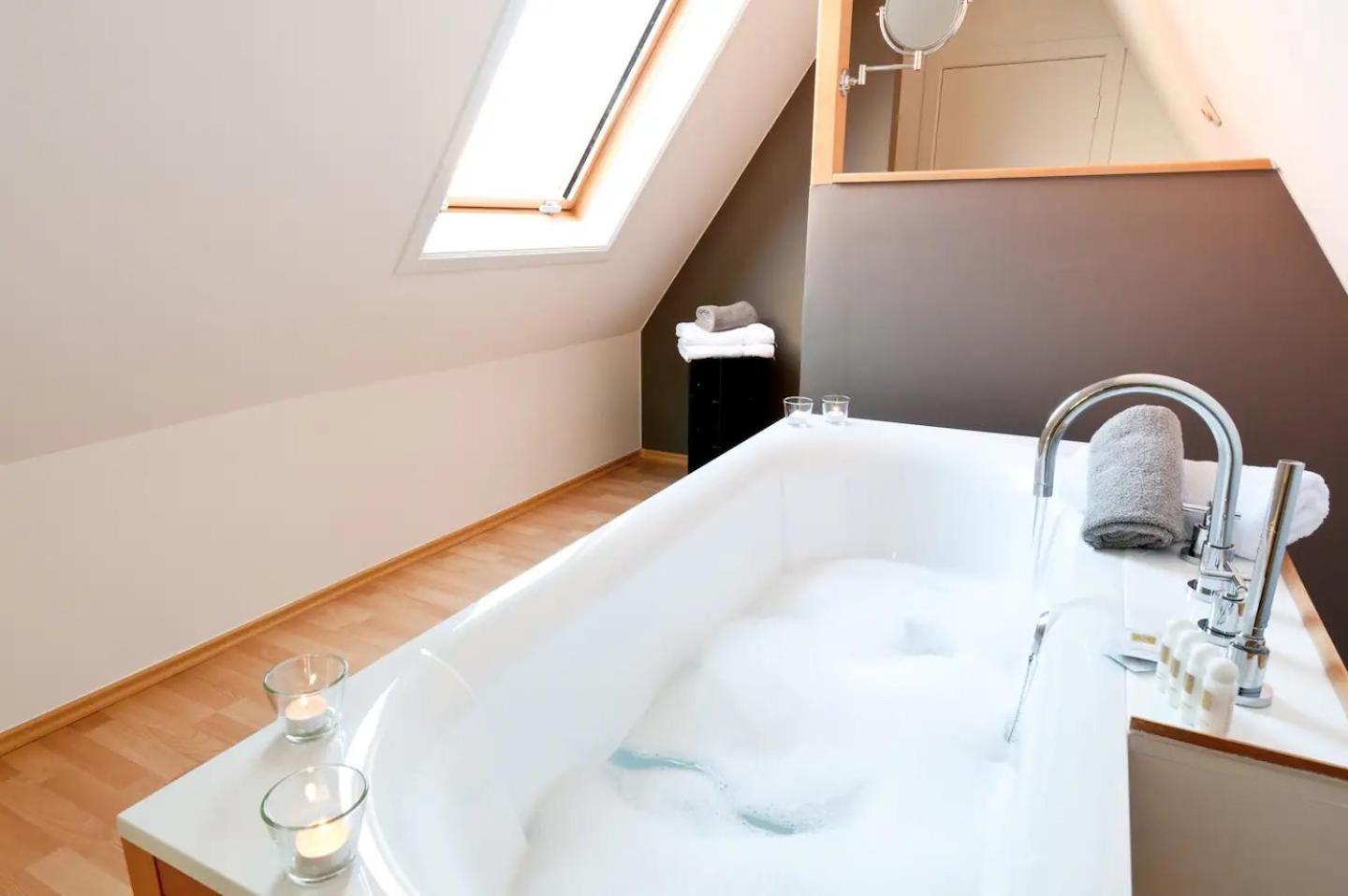Brugse Charme Huis Met Tuin Aan Het Water 8P Brujas Exterior foto